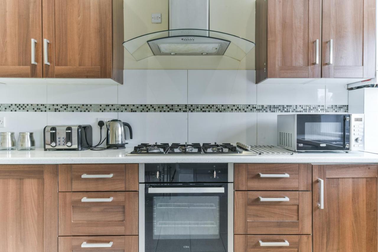 Villa Royal Living Properties à Hillingdon Extérieur photo