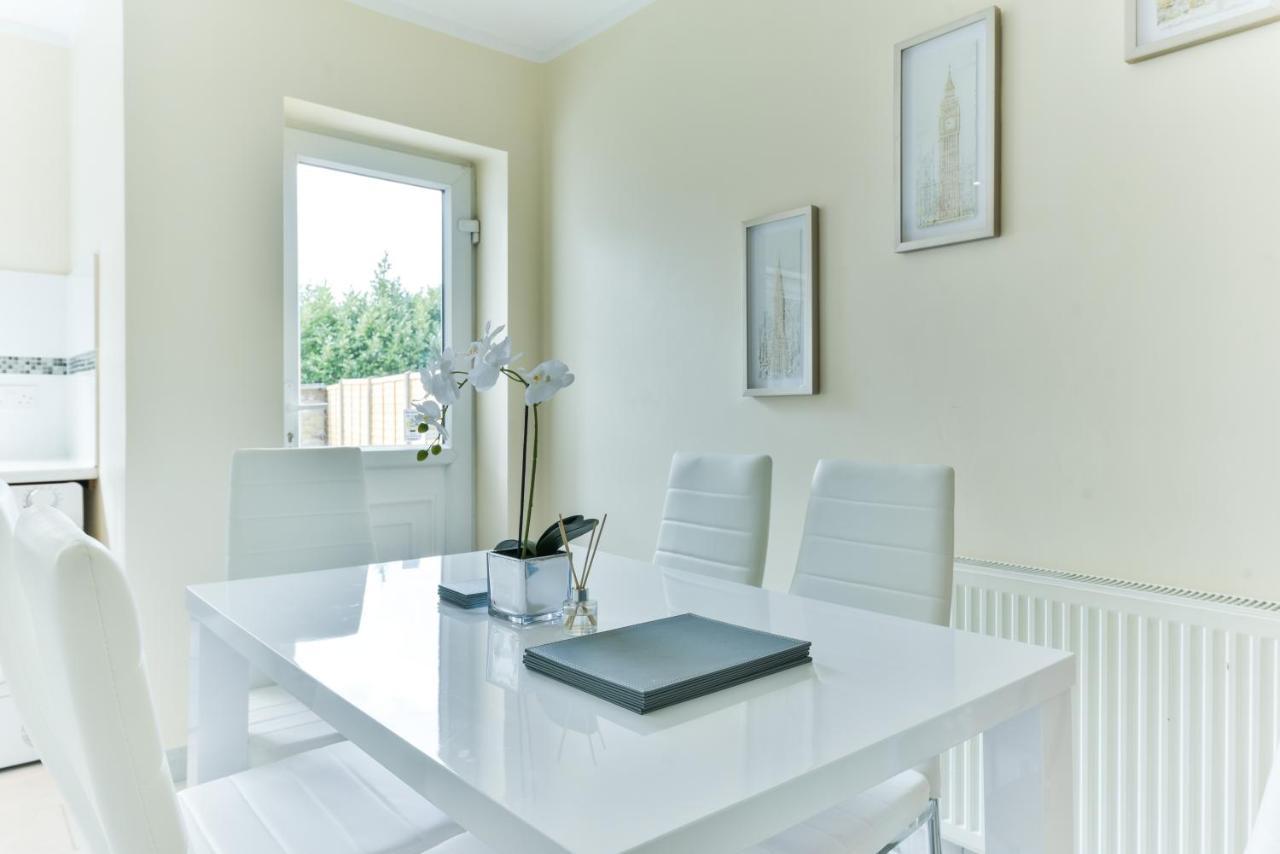Villa Royal Living Properties à Hillingdon Extérieur photo