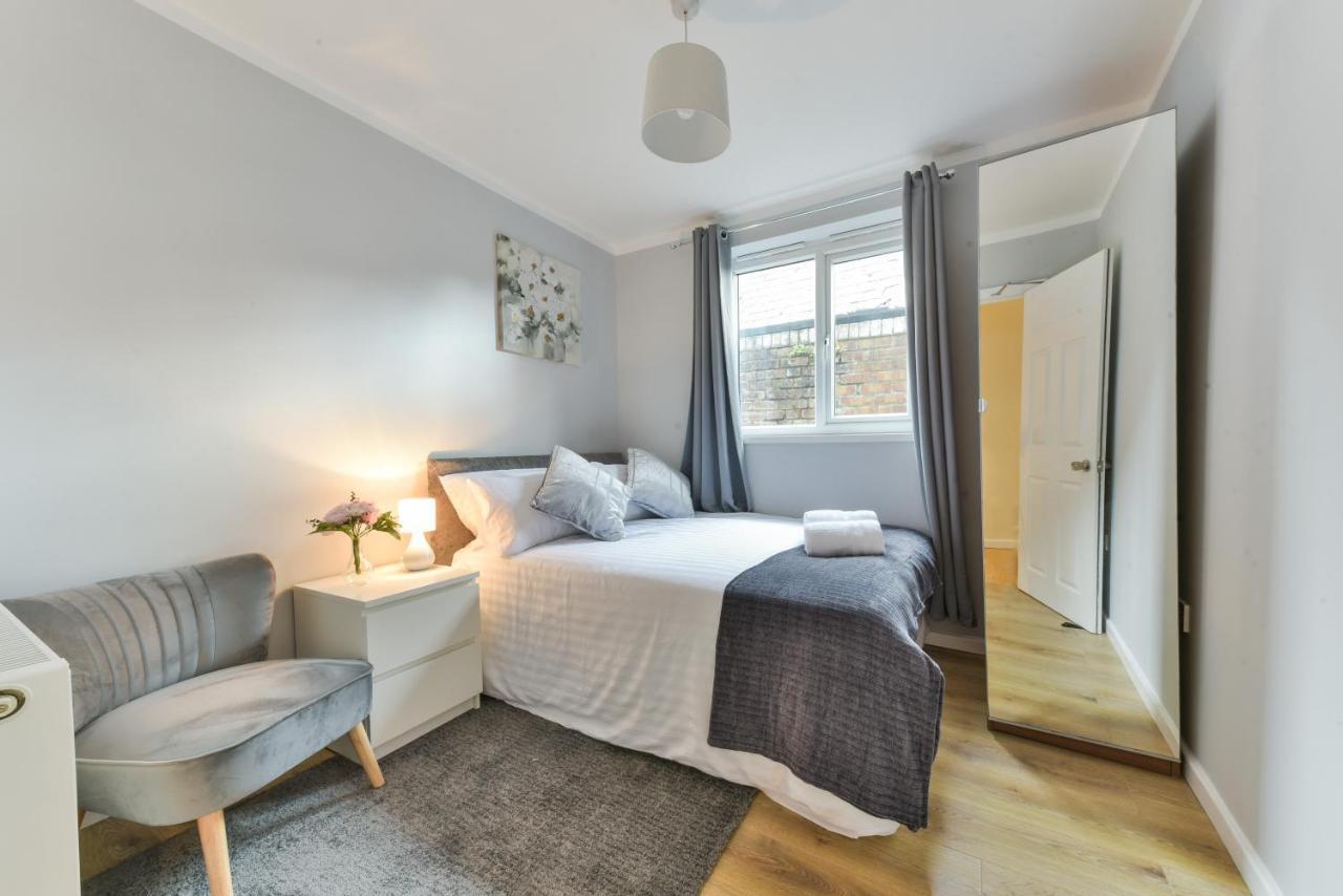 Villa Royal Living Properties à Hillingdon Extérieur photo